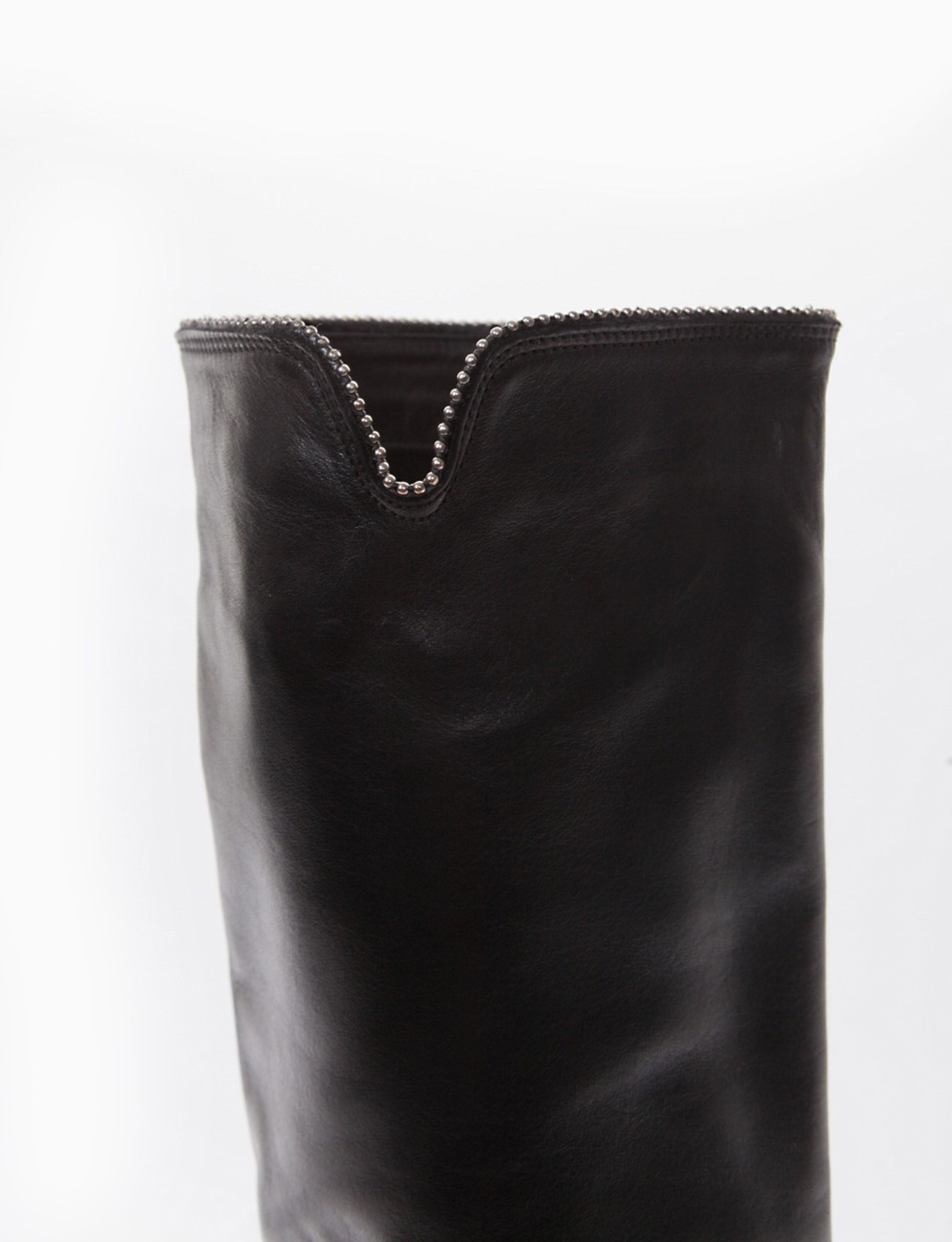 Low heel boots heel 2 cm black leather