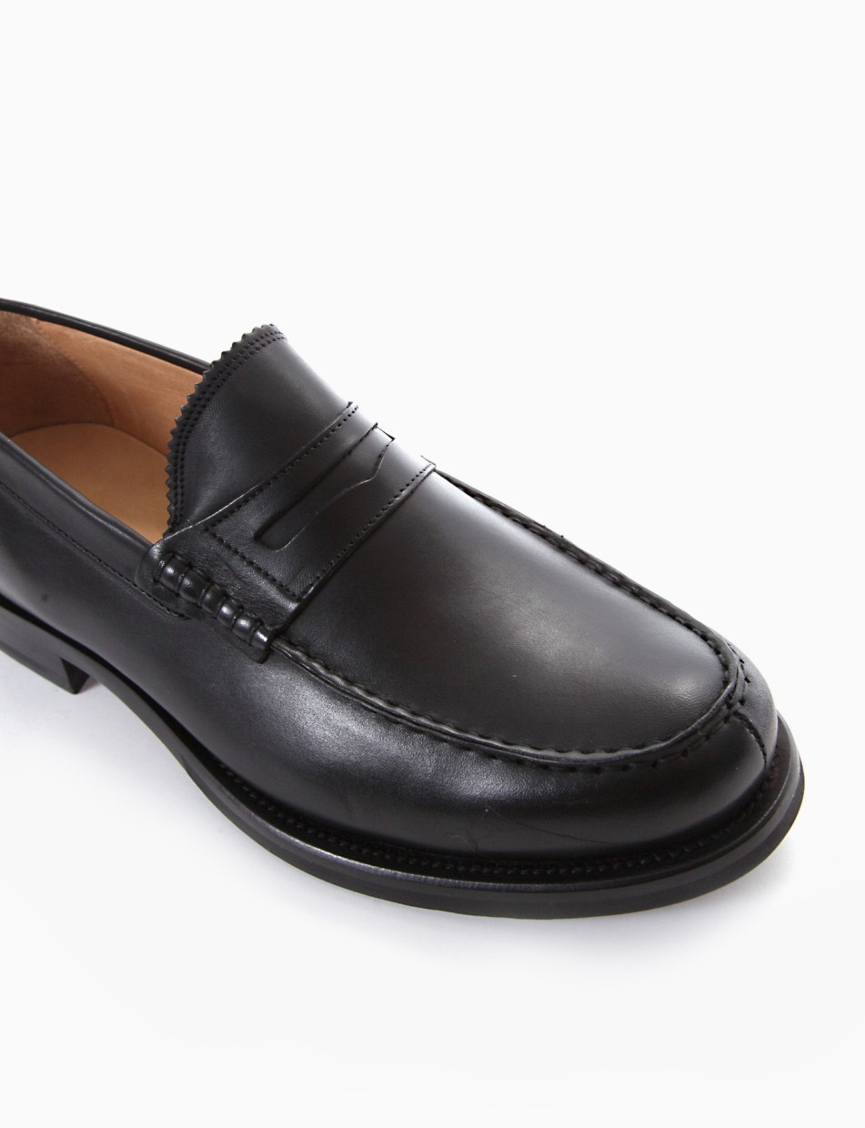 Loafers heel 2 cm black leather