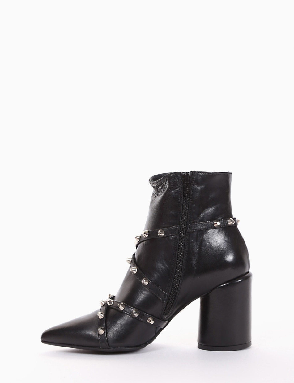 stivaletto tronchetto tacco 7 cm nero
