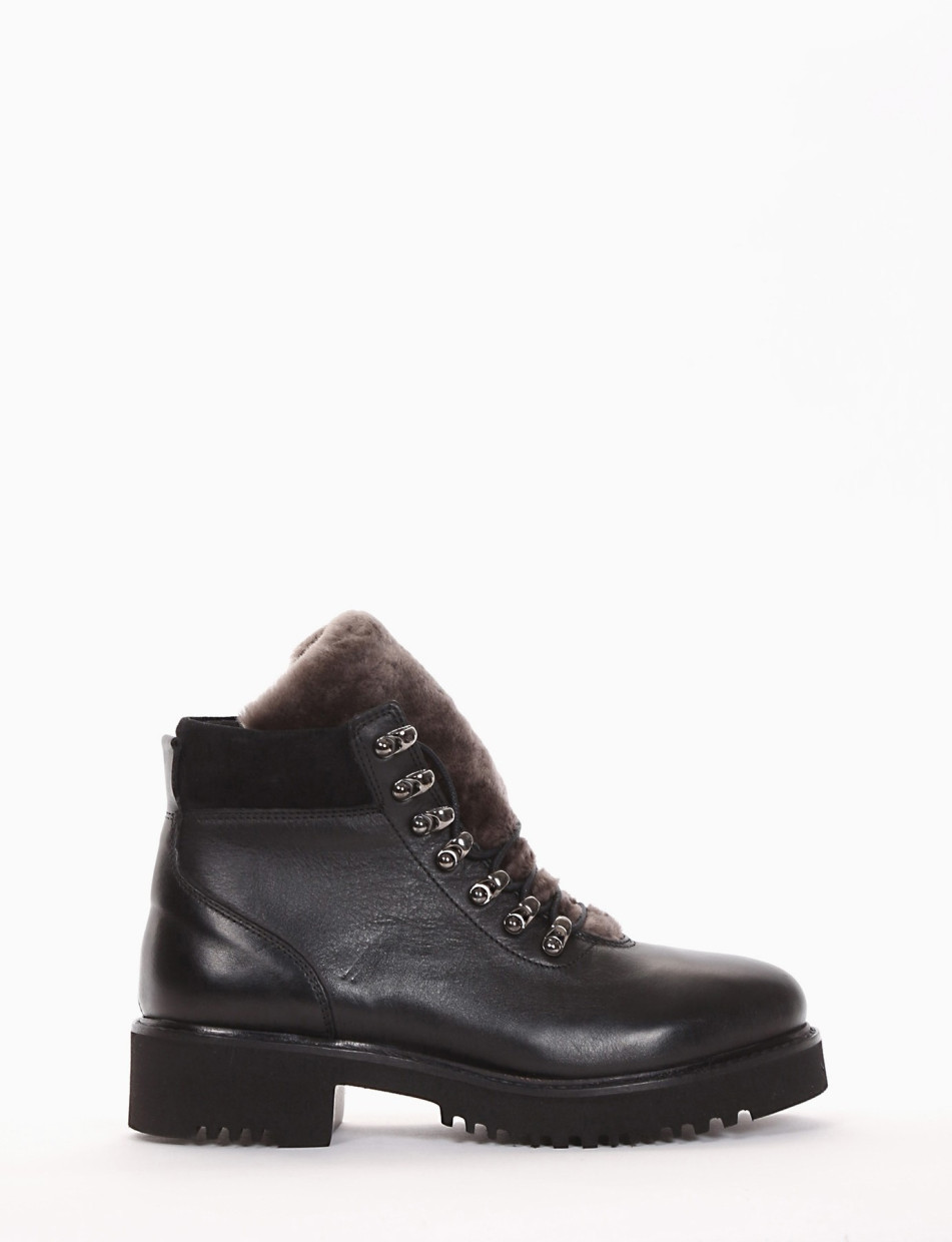 Combat boots heel 3 cm black leather