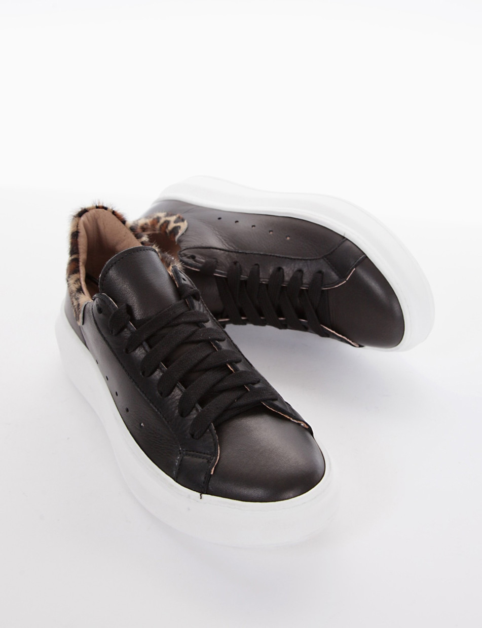 Sneakers black leather