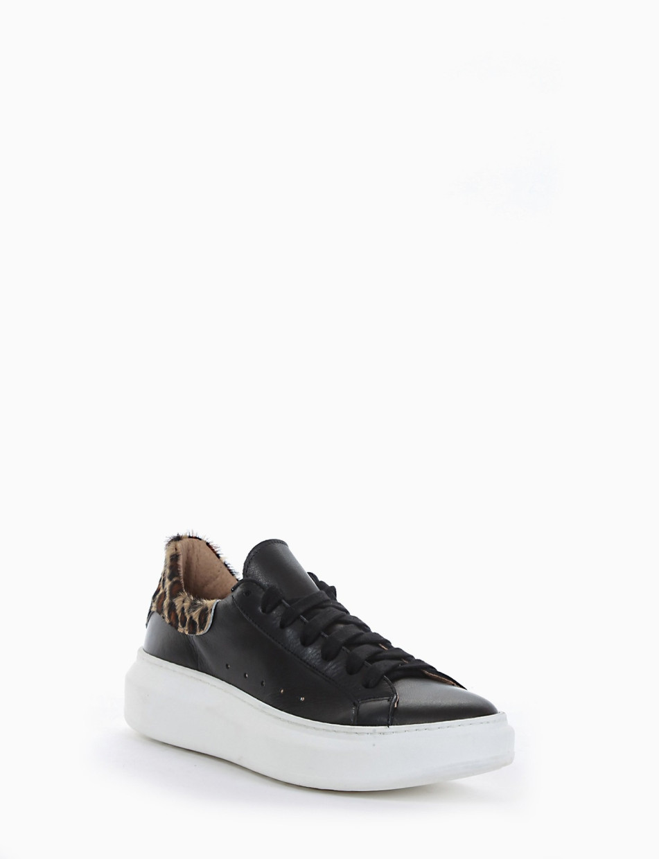 Sneakers black leather