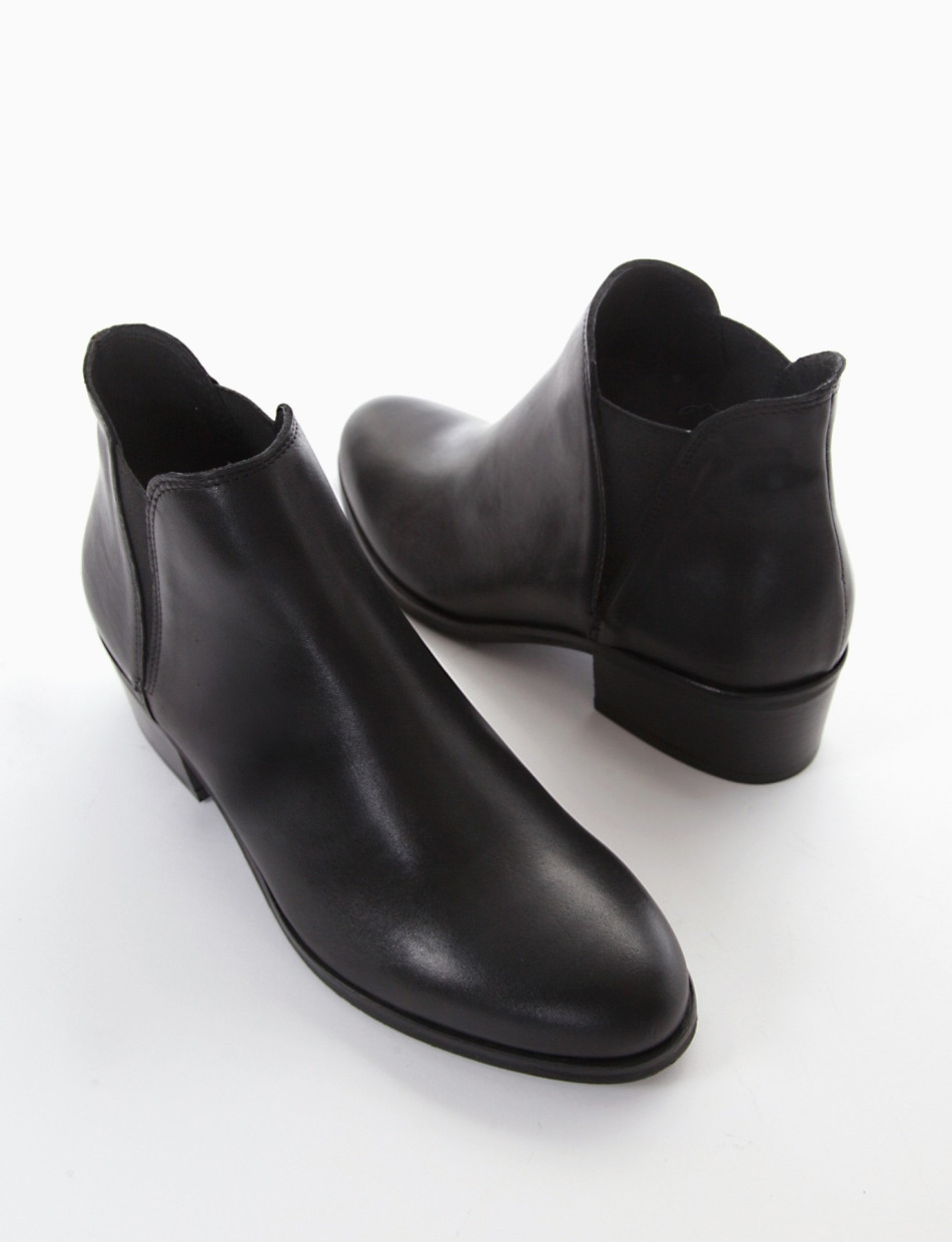 Low heel ankle boots heel 3 cm black leather