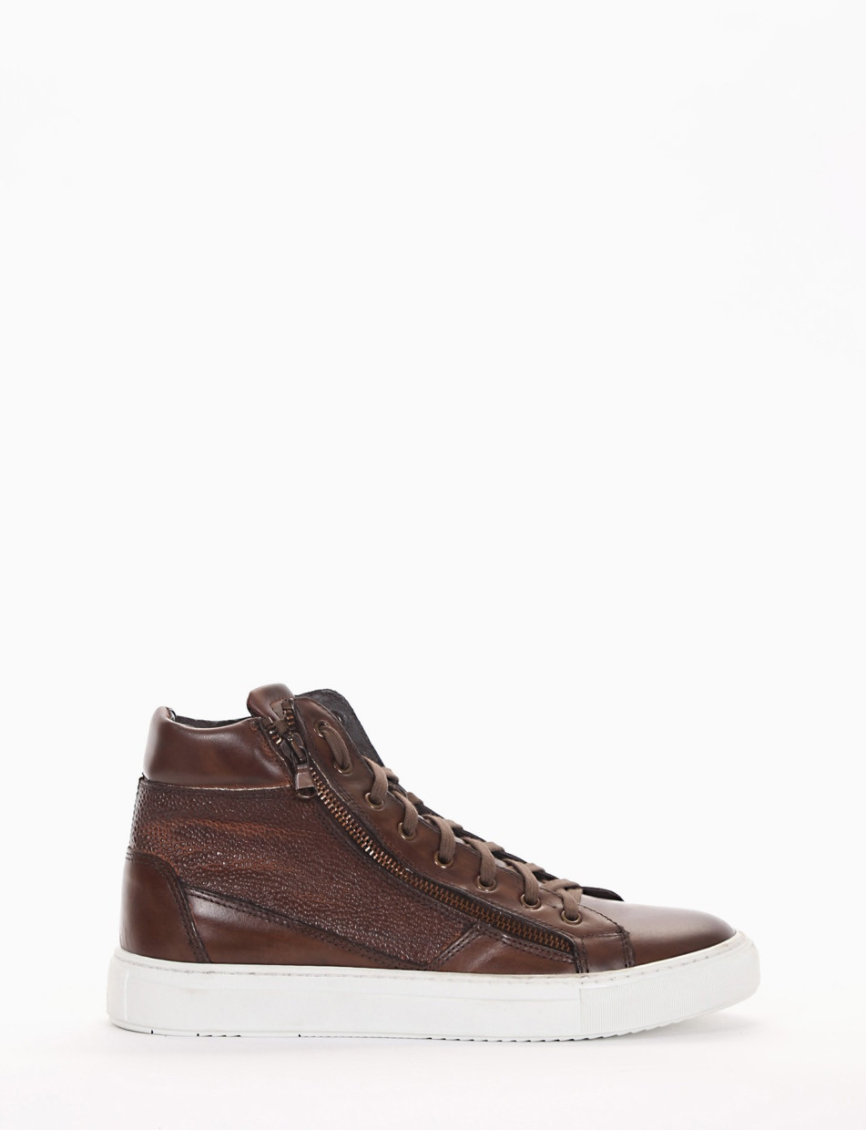 Sneakers brown leather