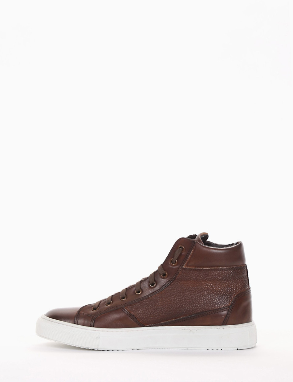 Sneakers brown leather