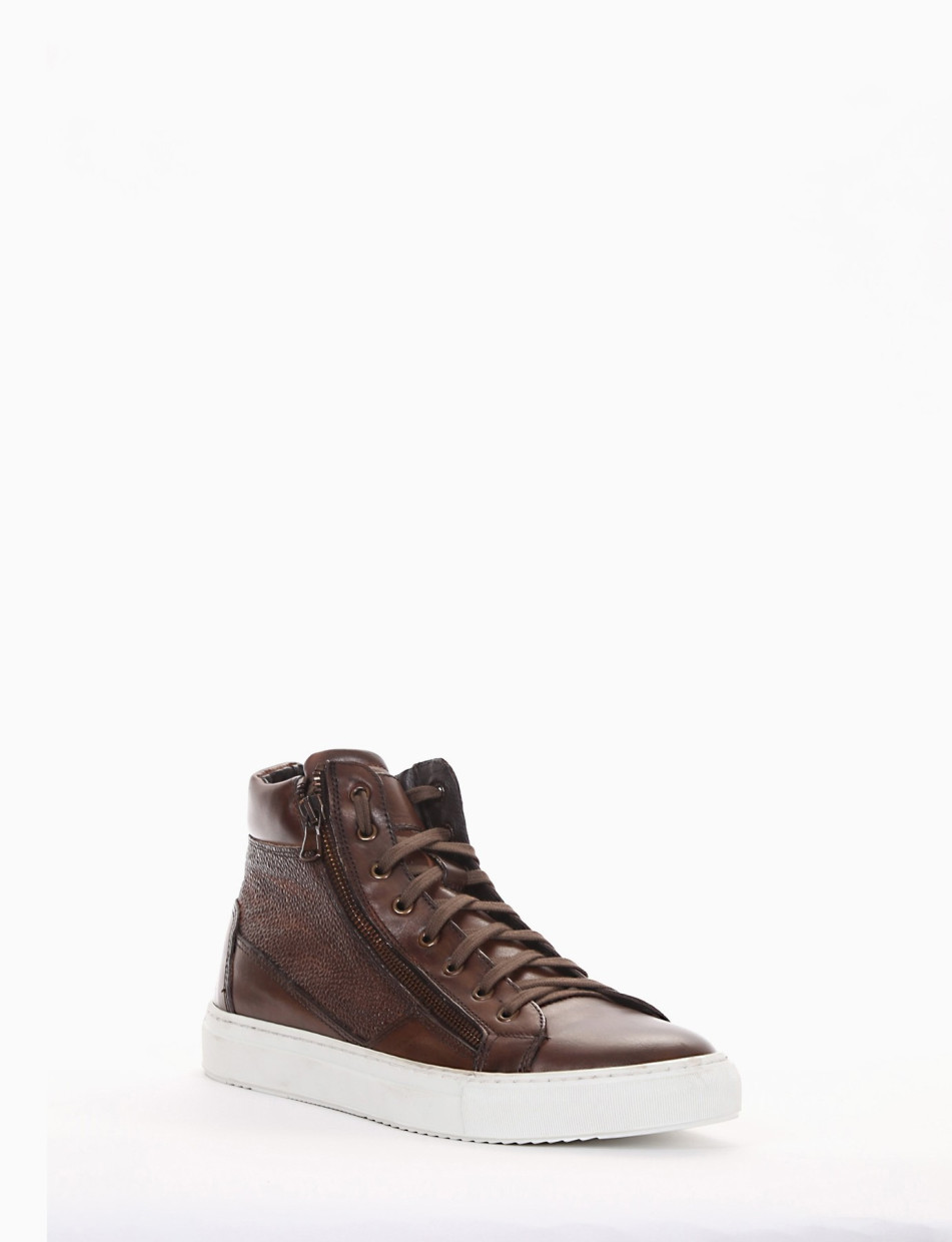 Sneakers brown leather