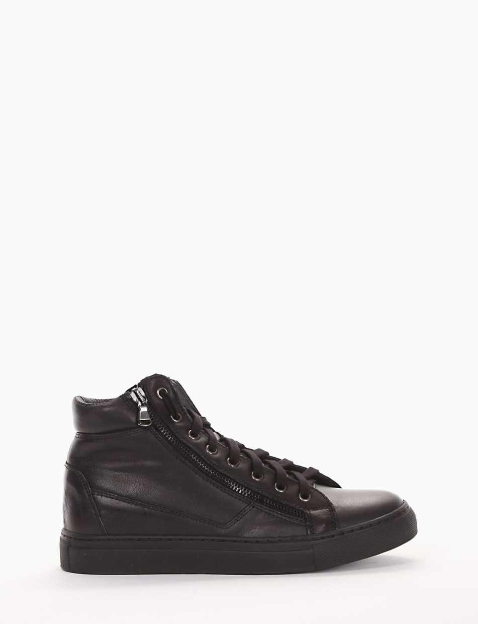 Sneakers black leather