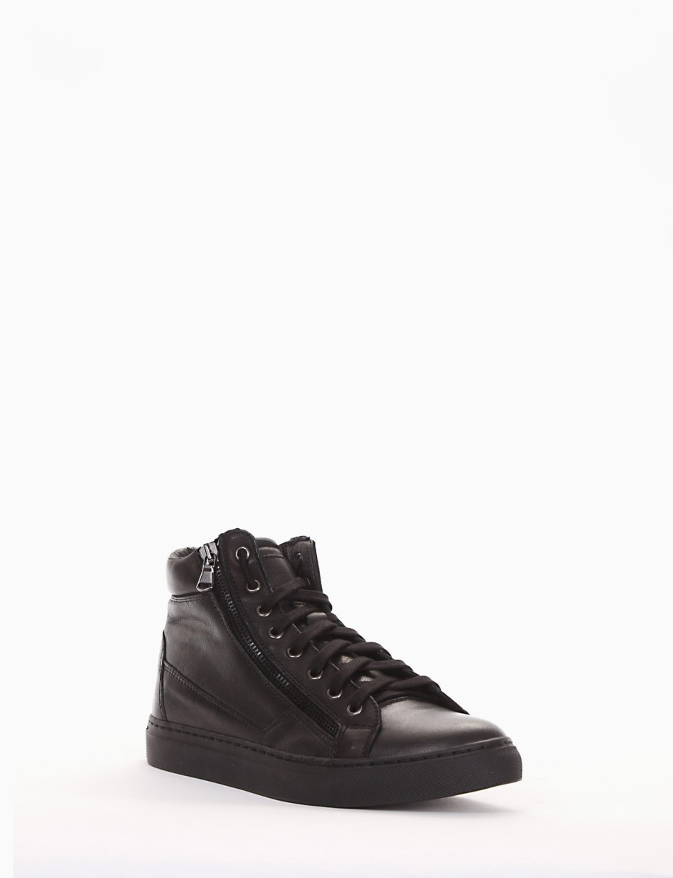 Sneakers black leather