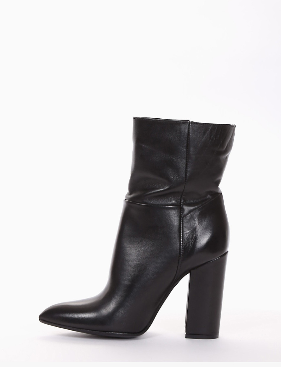 High heel ankle boots heel 8 cm black leather