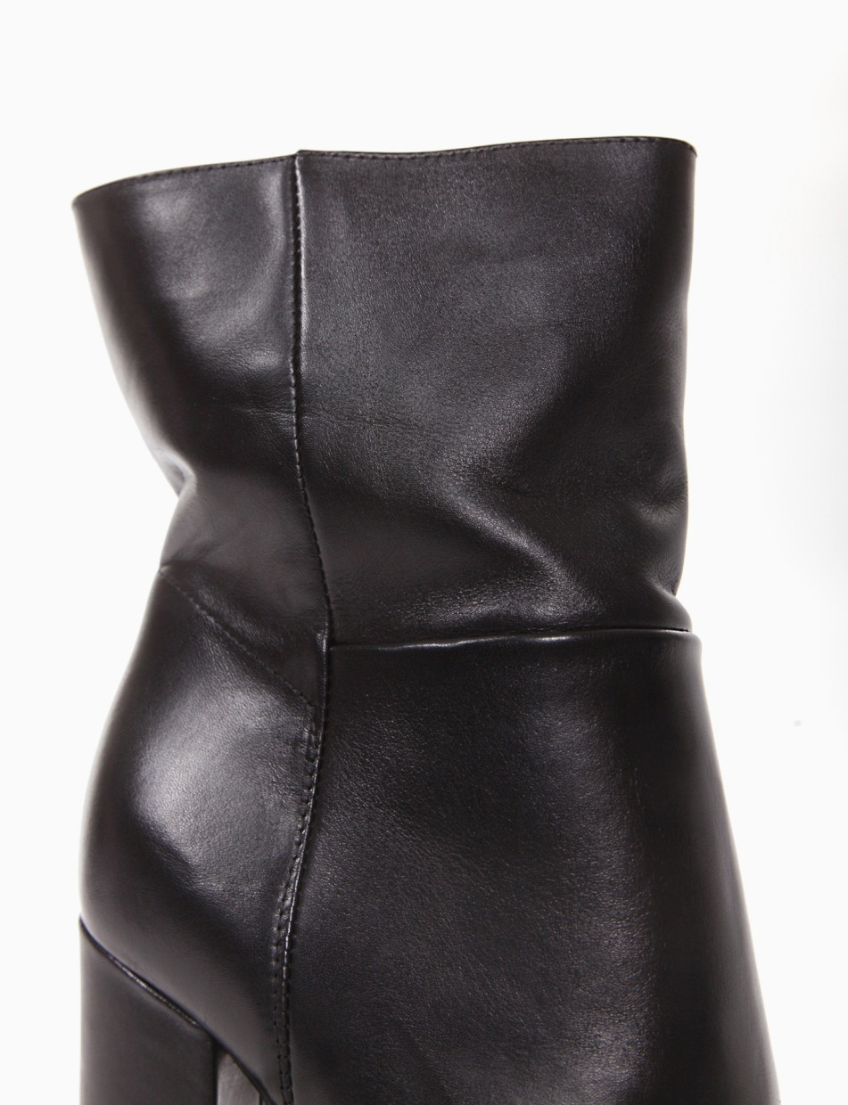 High heel ankle boots heel 8 cm black leather