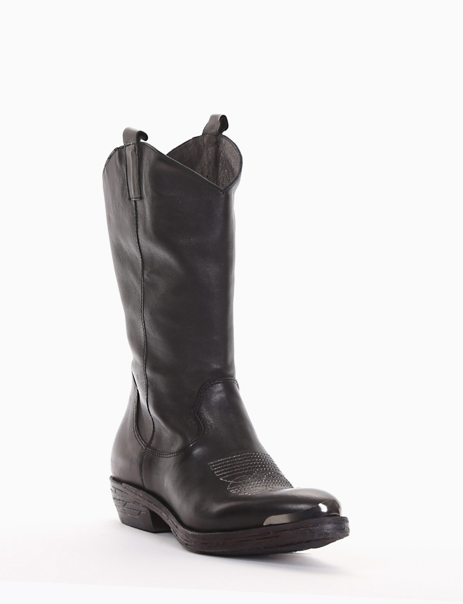 Low heel boots heel 2 cm black leather