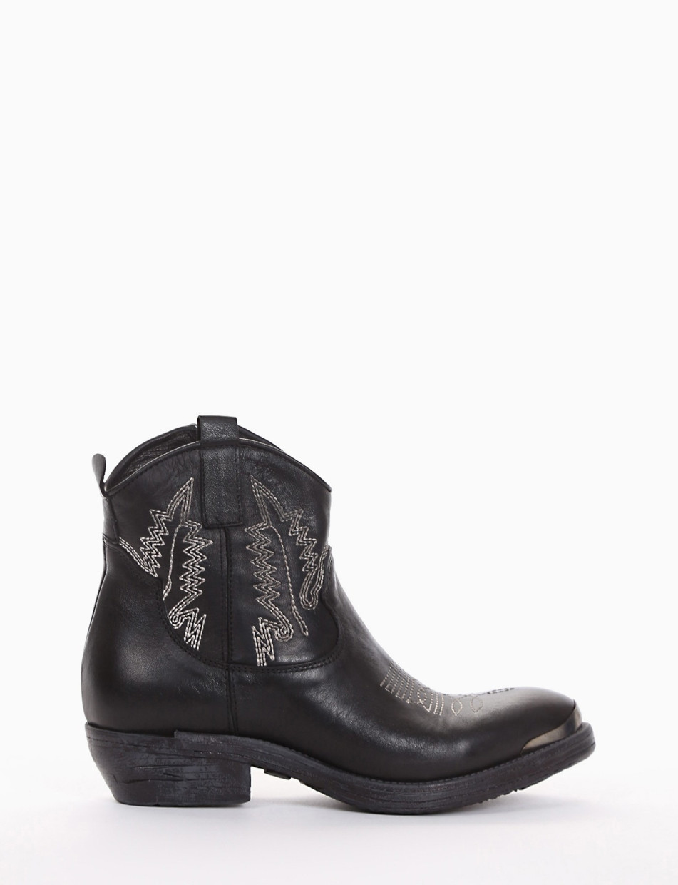 Low heel ankle boots heel 3 cm black leather