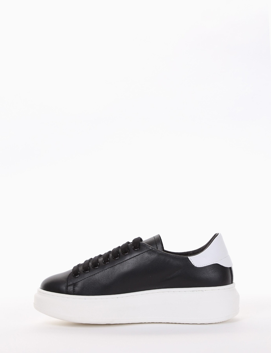 Sneakers black leather