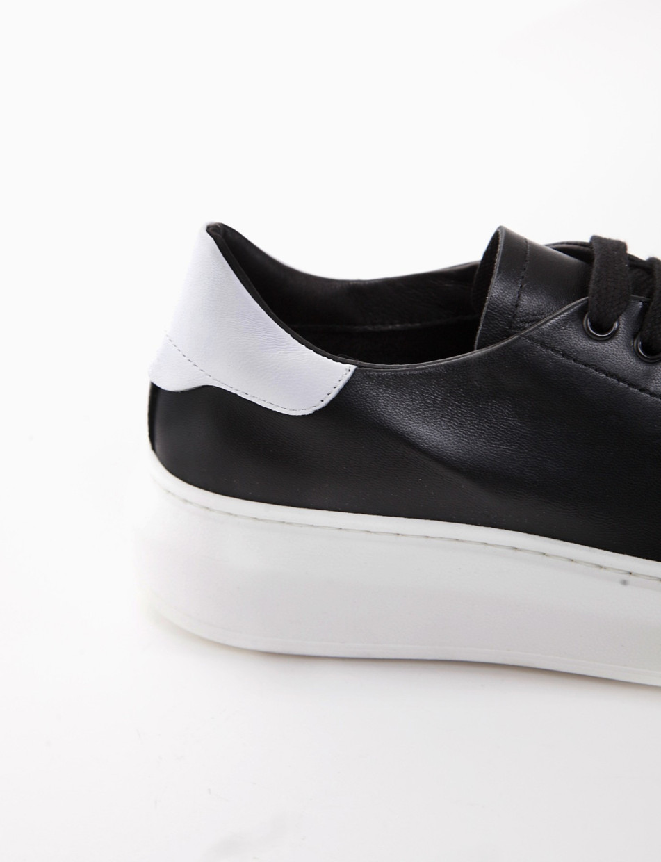 Sneakers black leather