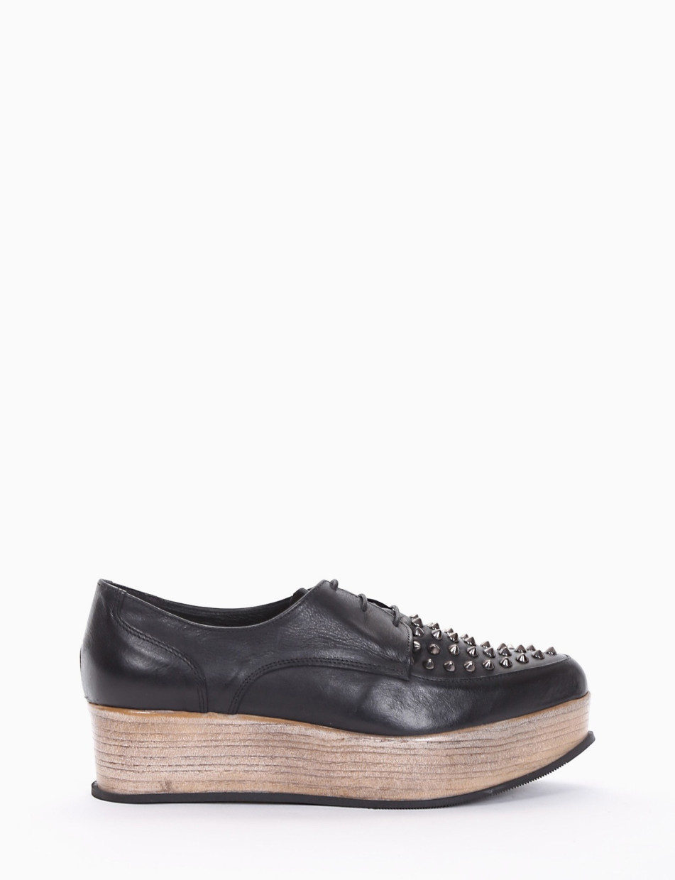 Lace-up shoes black leather