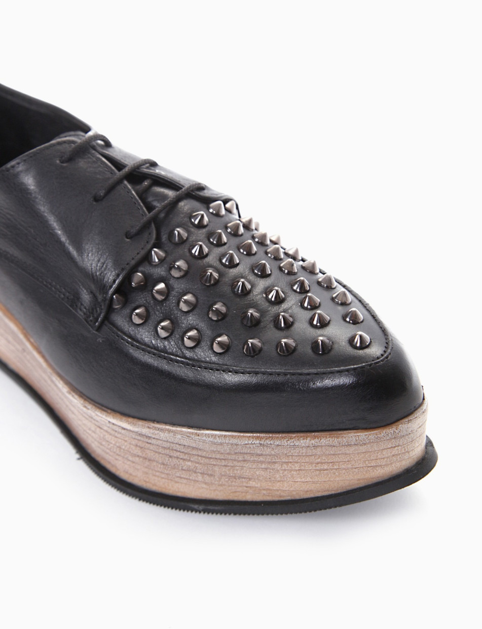 Lace-up shoes black leather