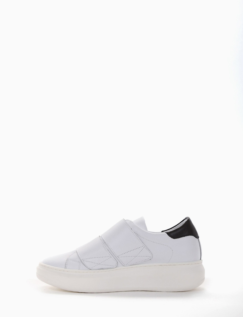 Sneakers white leather