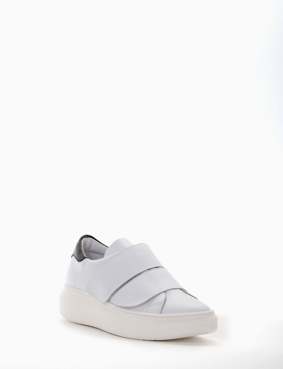 Sneakers white leather