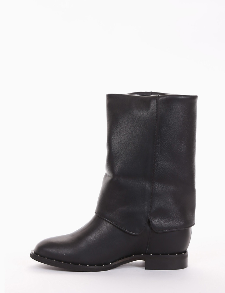 Low heel boots heel 2 cm black leather