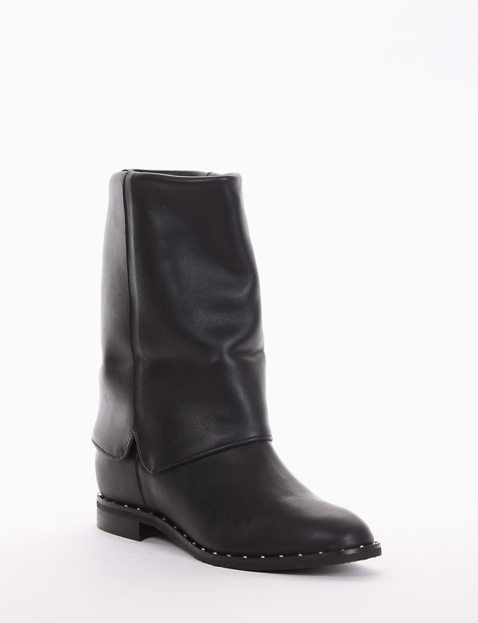 Low heel boots heel 2 cm black leather