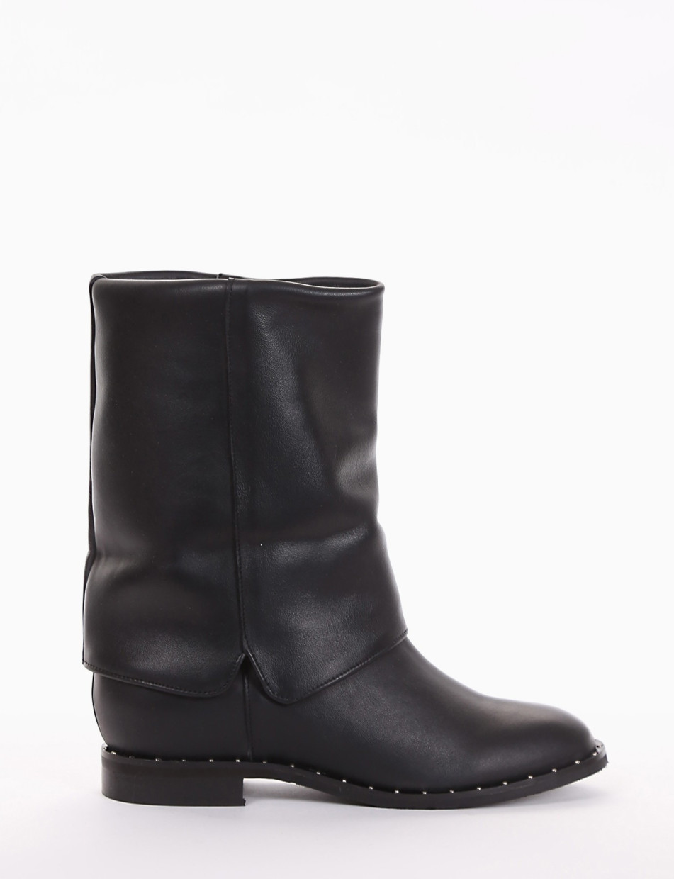 Low heel boots heel 2 cm black leather