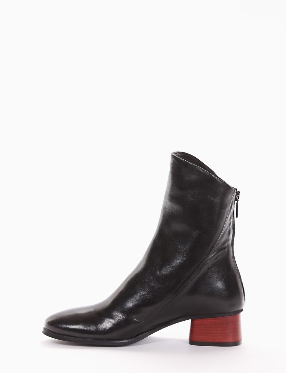 Stivaletto tacco 5cm nero