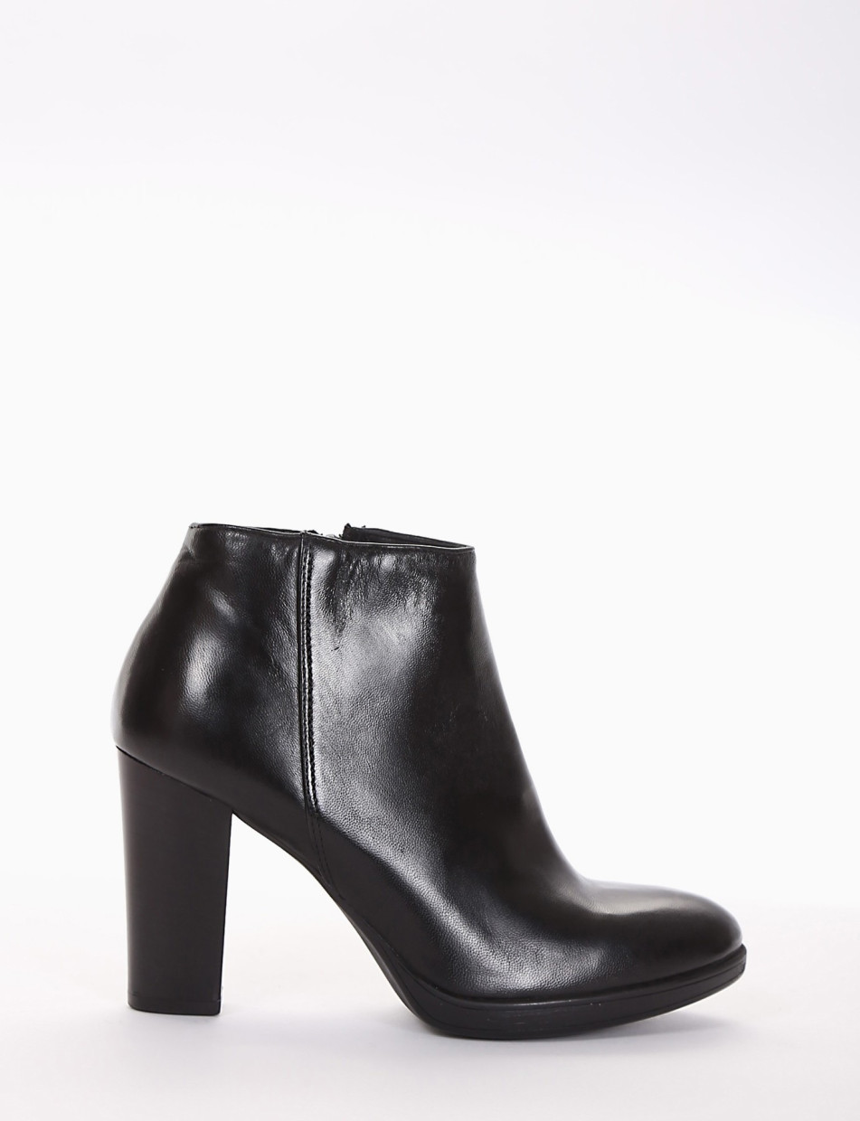 High heel ankle boots heel 9 cm black leather