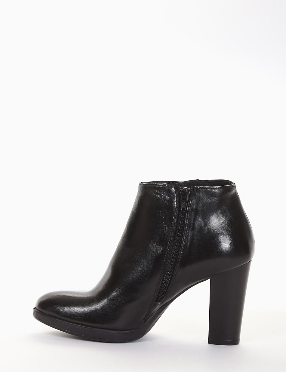 High heel ankle boots heel 9 cm black leather