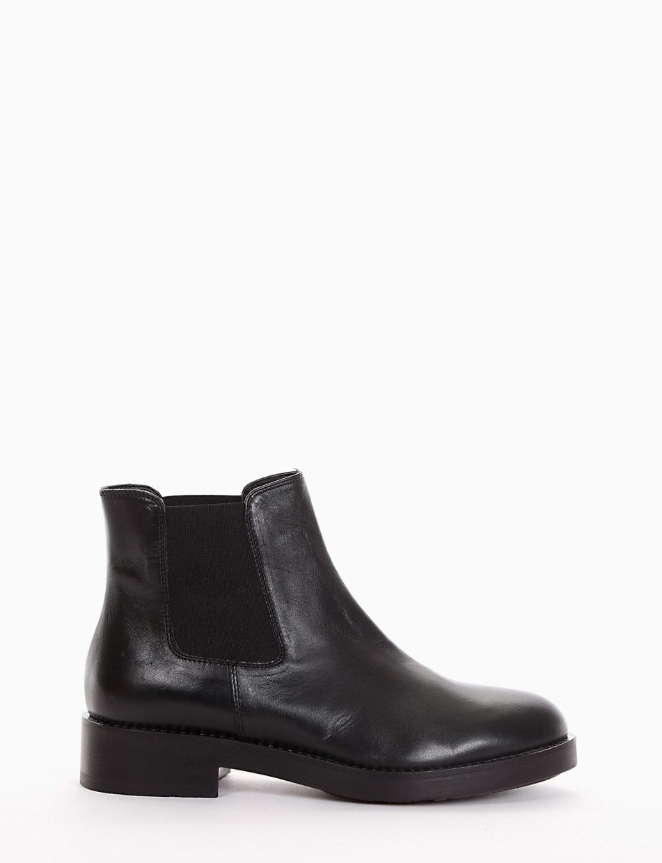 stivaletto tacco 2 cm nero