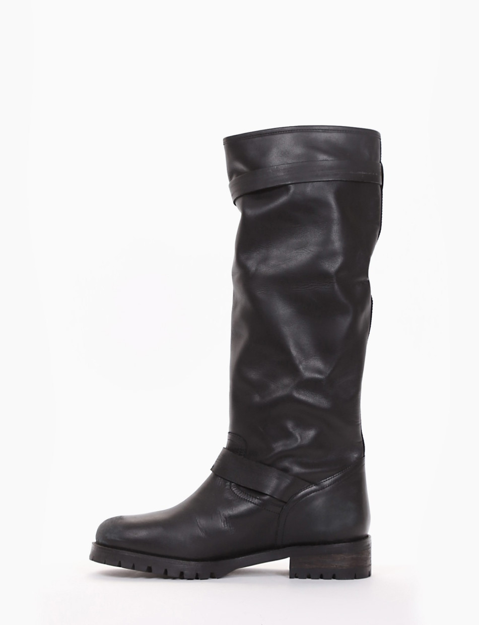 Low heel boots heel 2 cm black leather