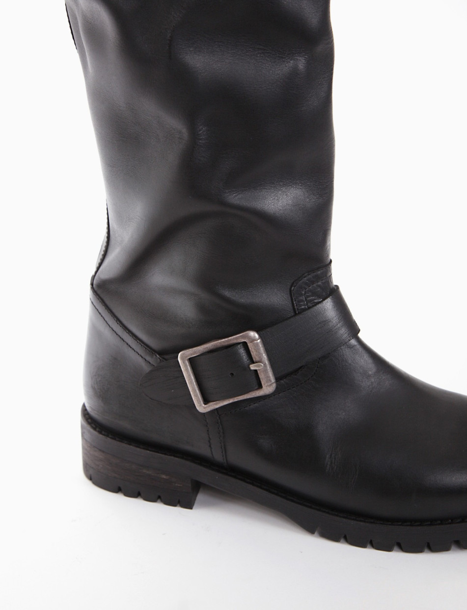 Low heel boots heel 2 cm black leather