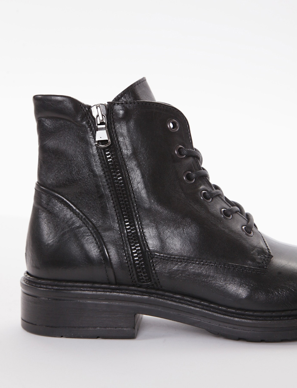 Combat boots heel 2 cm black leather