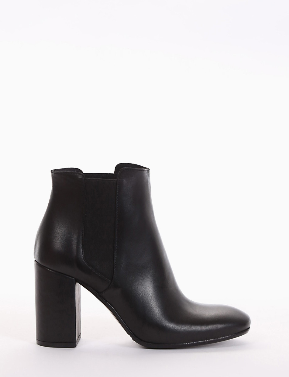 High heel ankle boots heel 8 cm black leather