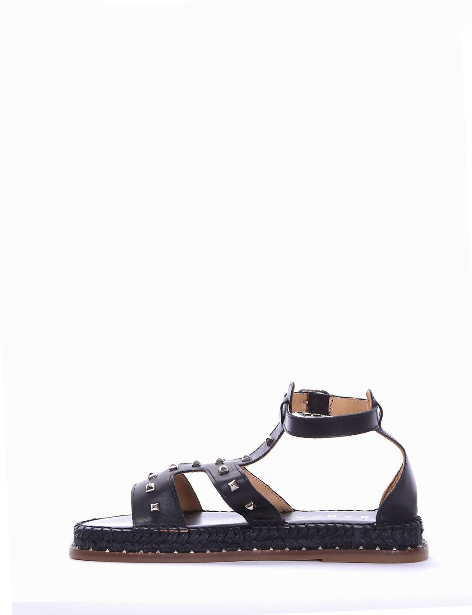 Low heel sandals black leather