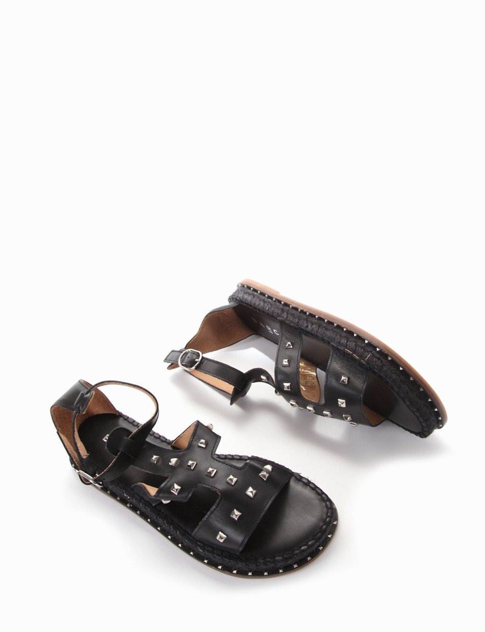 Low heel sandals black leather