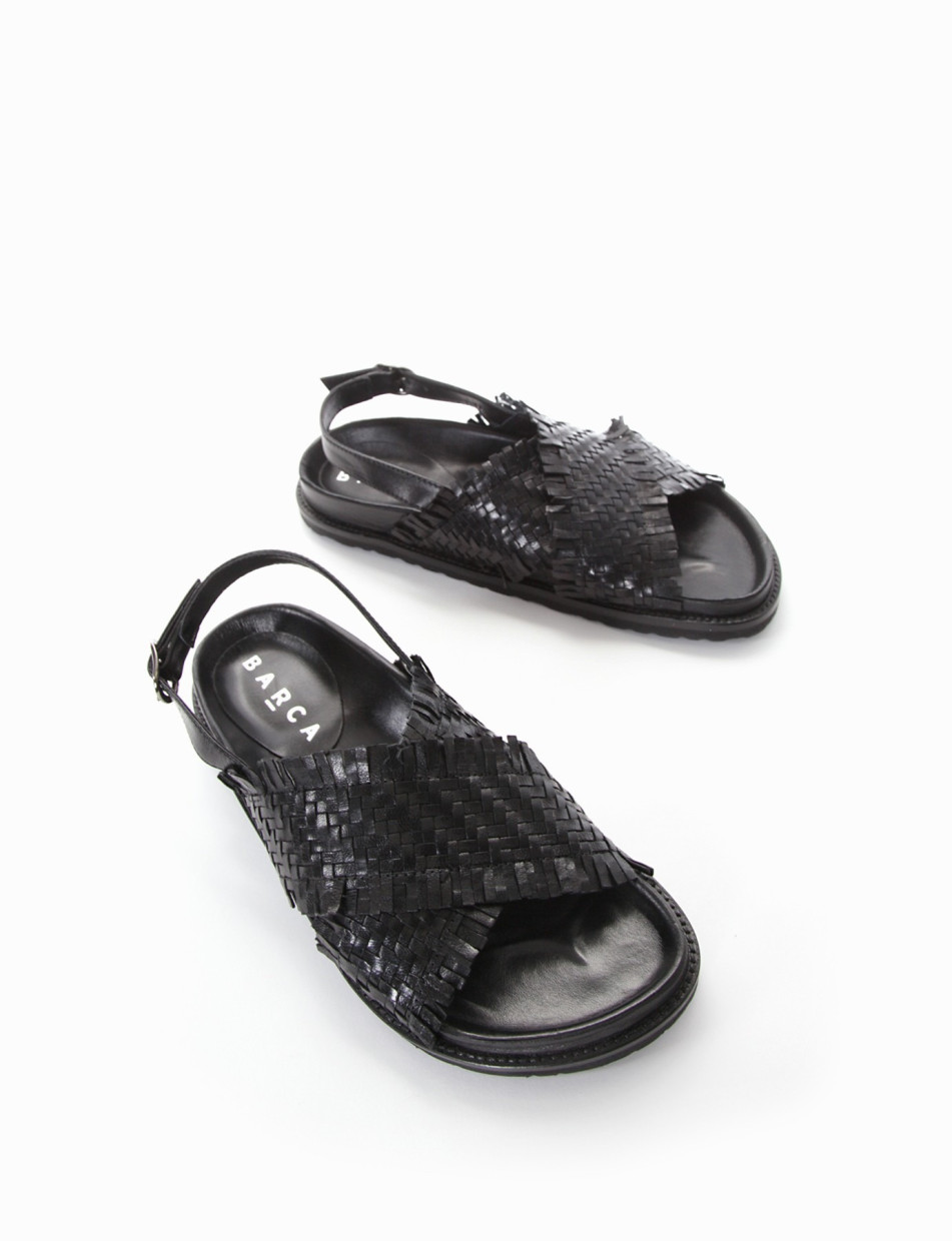 Low heel sandals black leather