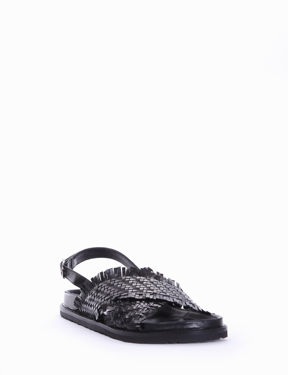 Low heel sandals black leather