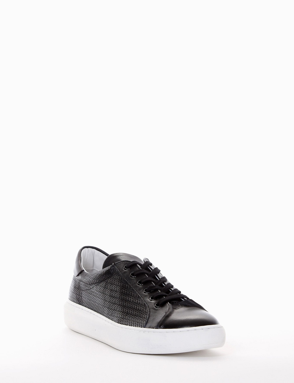 Sneakers black leather