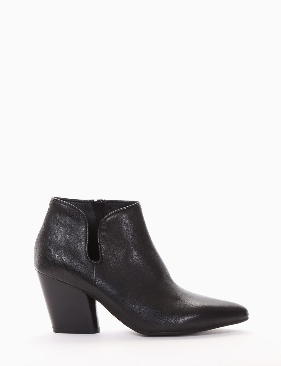 High heel ankle boots heel 7 cm black leather