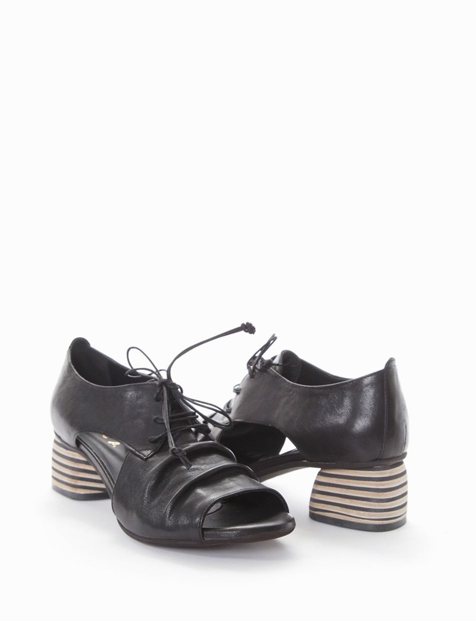 Lace-up shoes heel 5 cm black leather