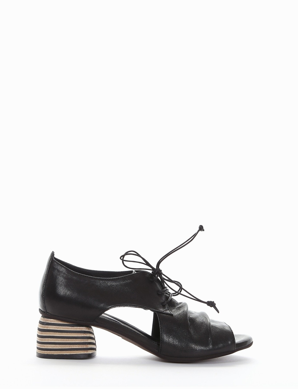 Lace-up shoes heel 5 cm black leather