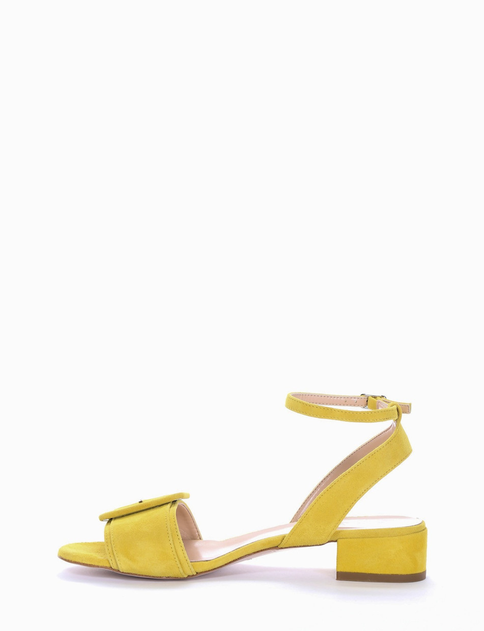 Low heel sandals heel 3 cm yellow chamois