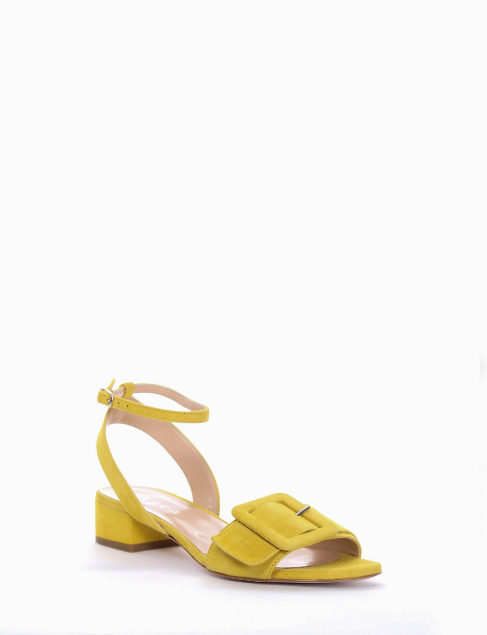 Low heel sandals heel 3 cm yellow chamois