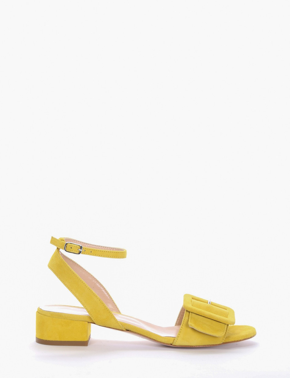 Low heel sandals heel 3 cm yellow chamois