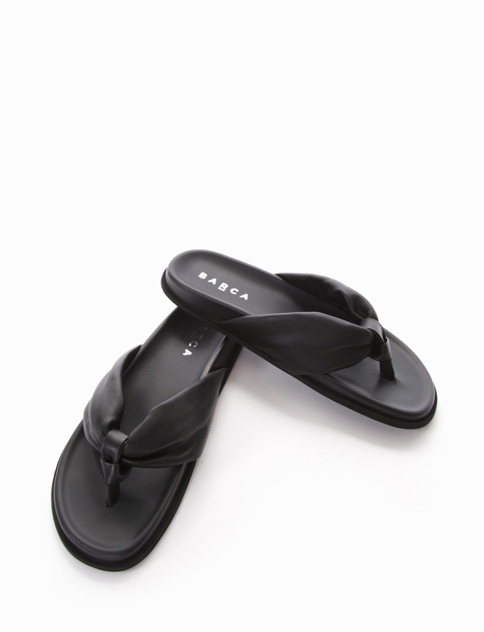 Low heel sandals black leather