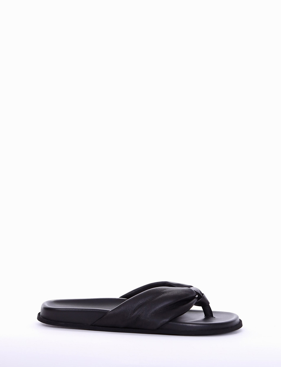 Low heel sandals black leather