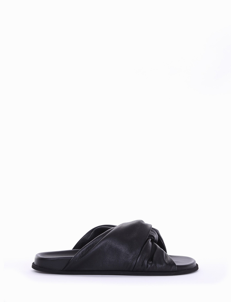 Slippers black leather