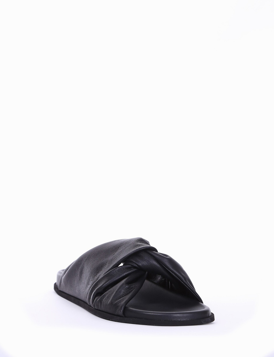 Slippers black leather