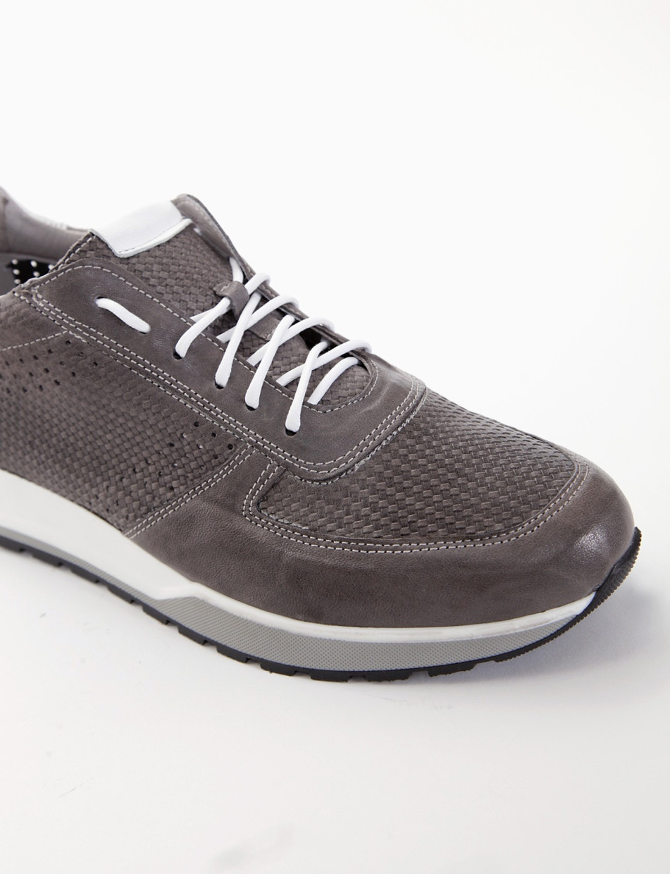 Sneakers grey leather