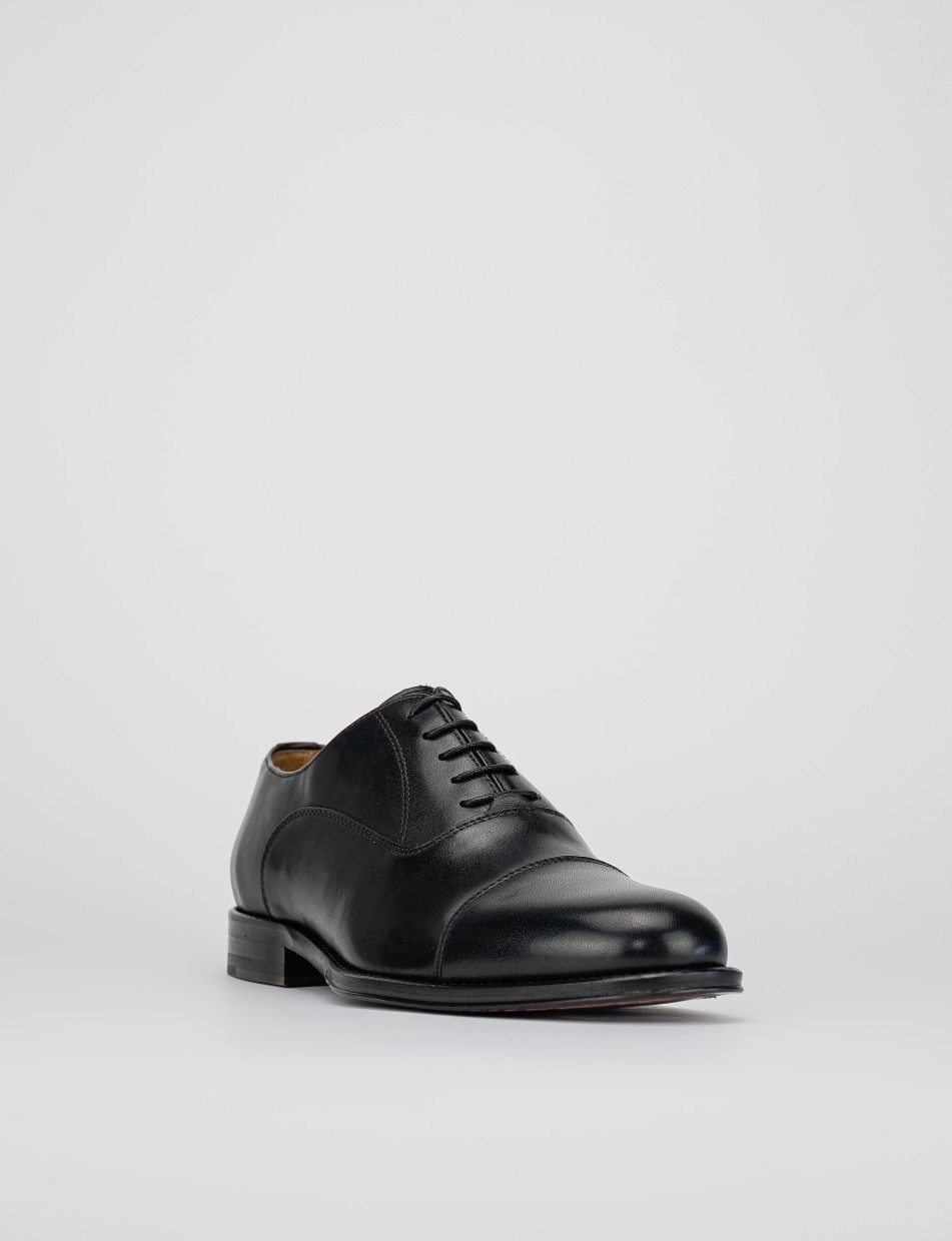 scarpa lacci tacco 2 cm nero